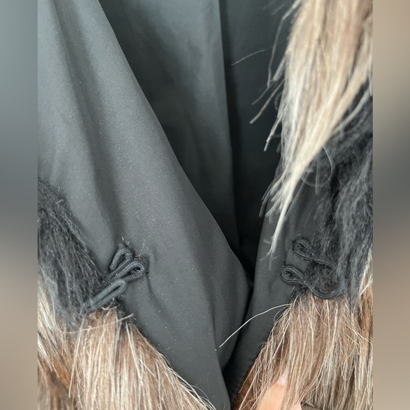 Faux fur cropped jacket with black and brown chevron pattern (Size L) - Picture 7 of 7